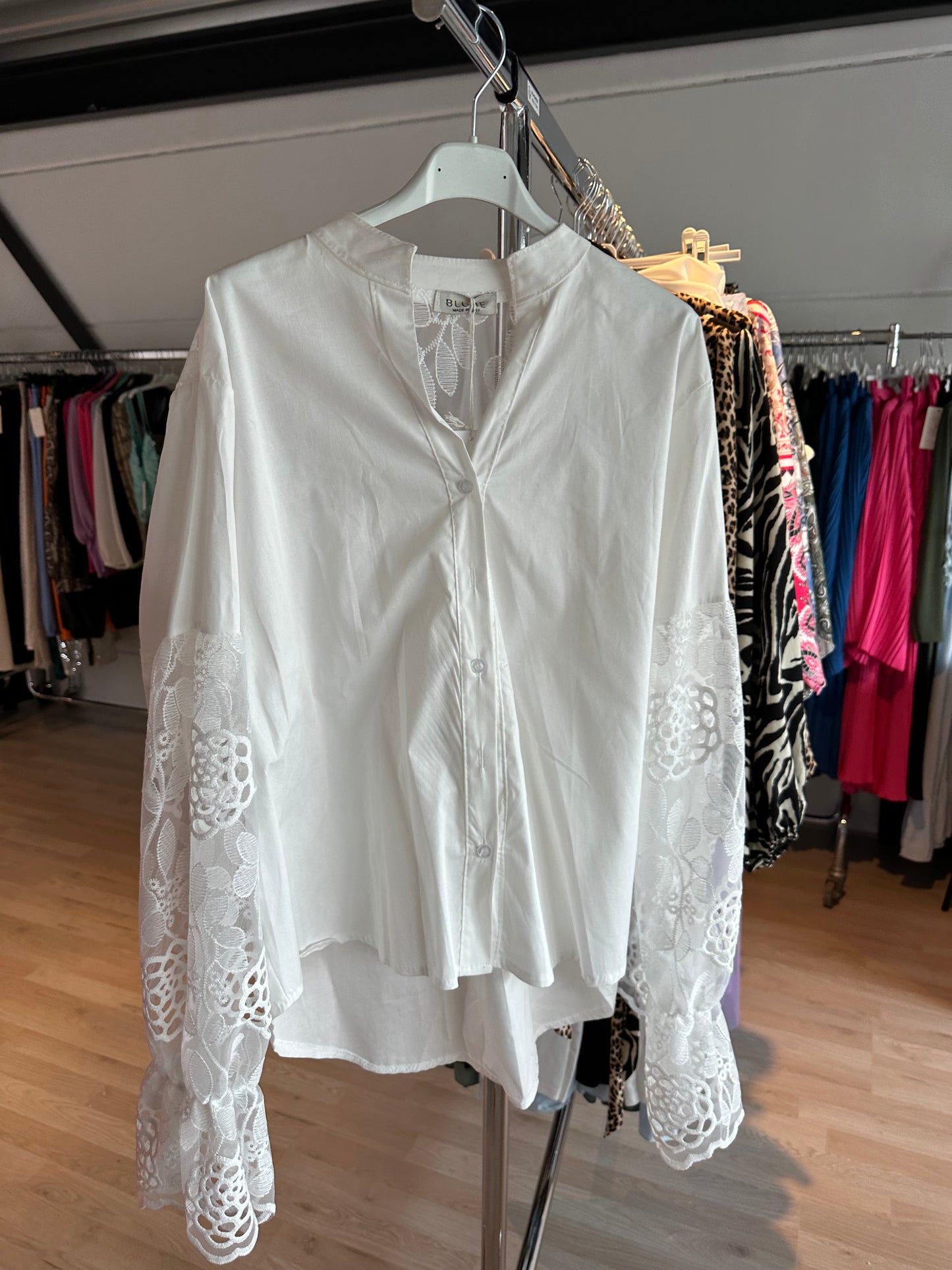 Blouse met borduur mouw